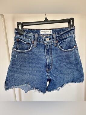 Abercrombie & Fitch 4" Mom Short High Rise Curve Love